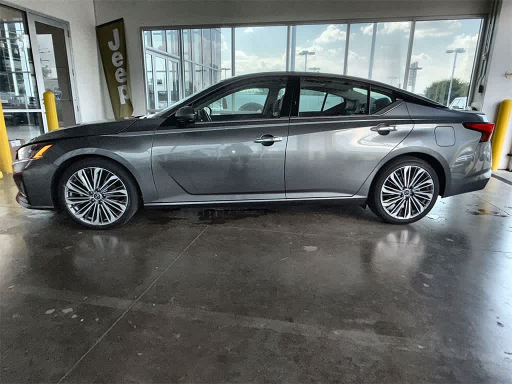 Thumbnail: 2023 Nissan Altima - 3