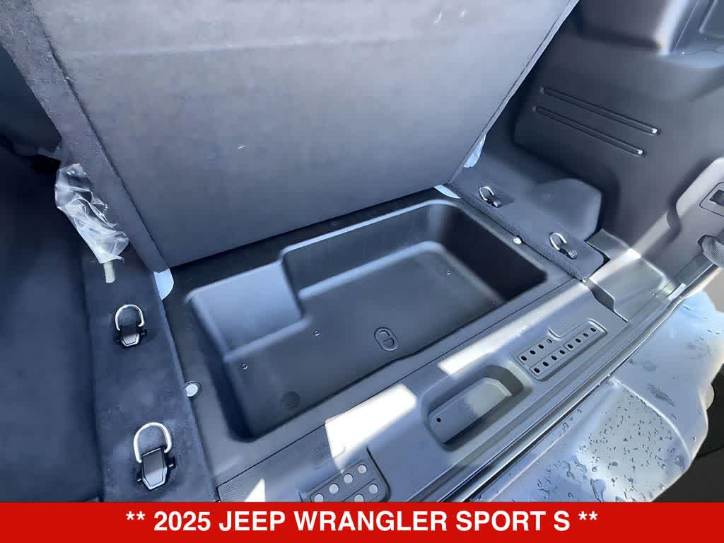 Thumbnail: 2025 Jeep Wrangler - 21
