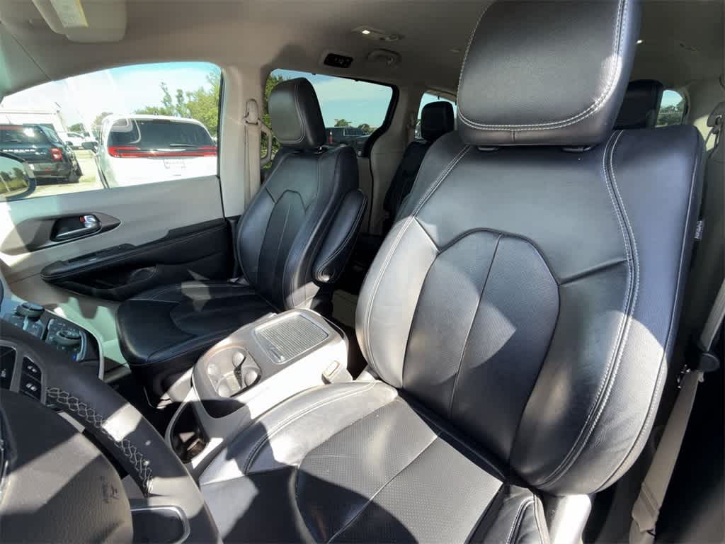 Thumbnail: 2022 Chrysler Pacifica - 9
