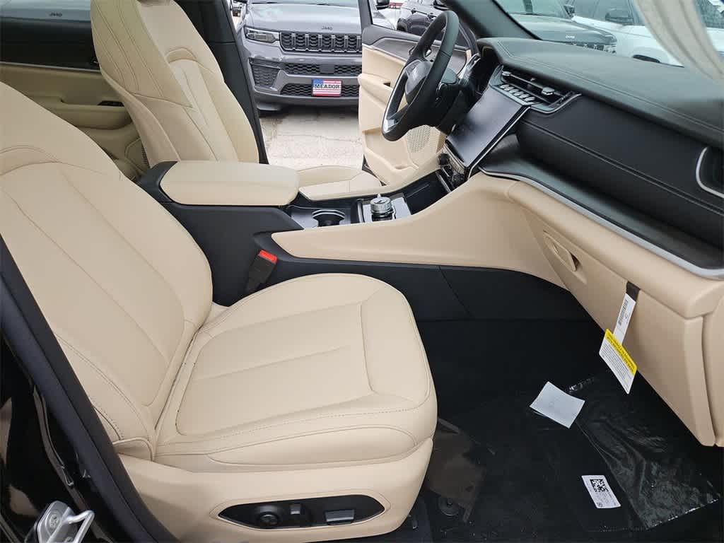 Thumbnail: 2025 Jeep Grand Cherokee L - 24