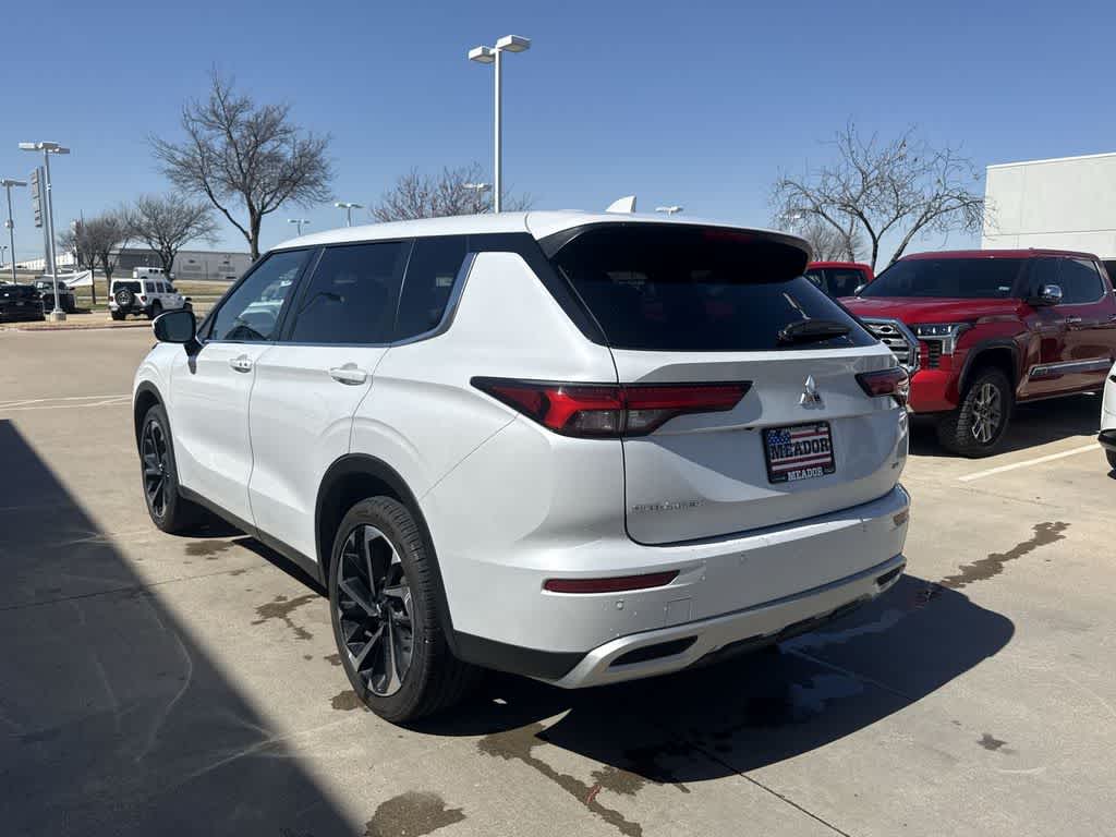 Thumbnail: 2024 Mitsubishi Outlander - 4