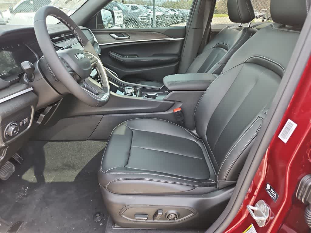 Thumbnail: 2026 Jeep Grand Cherokee - 17