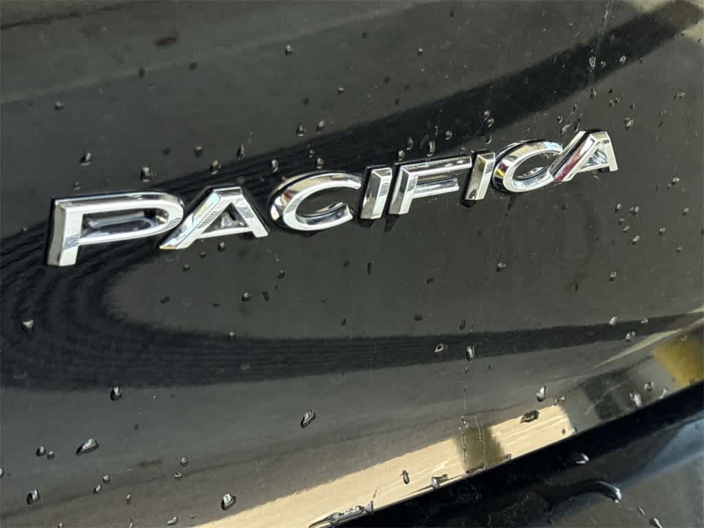 Thumbnail: 2024 Chrysler Pacifica - 8