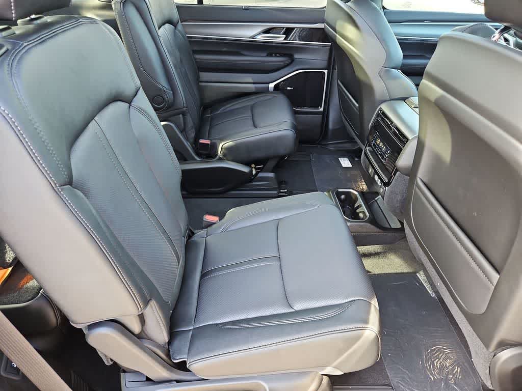 Thumbnail: 2026 Jeep Grand Wagoneer - 22