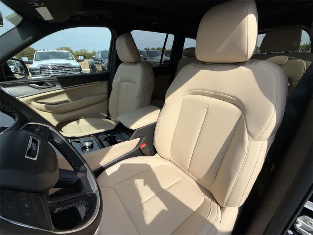 Thumbnail: 2025 Jeep Grand Cherokee - 10