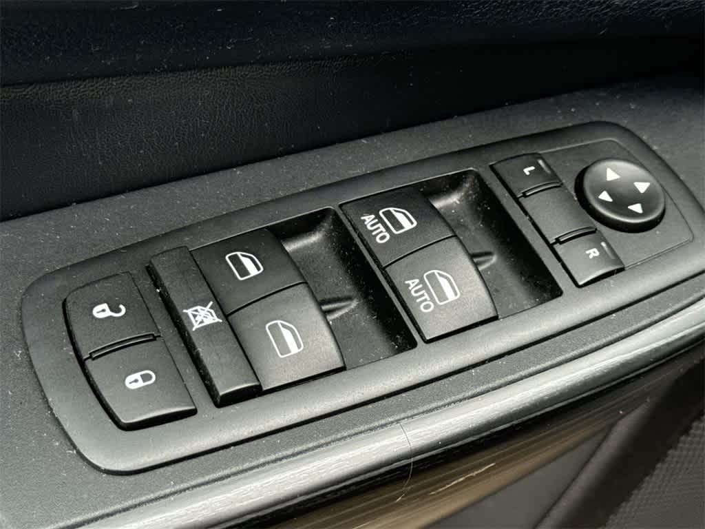 Thumbnail: 2016 Jeep Cherokee - 23