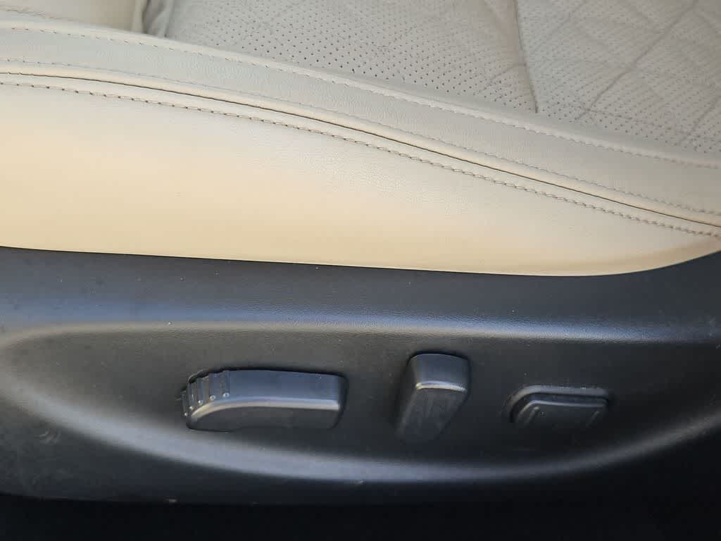 Thumbnail: 2016 Nissan Maxima - 17