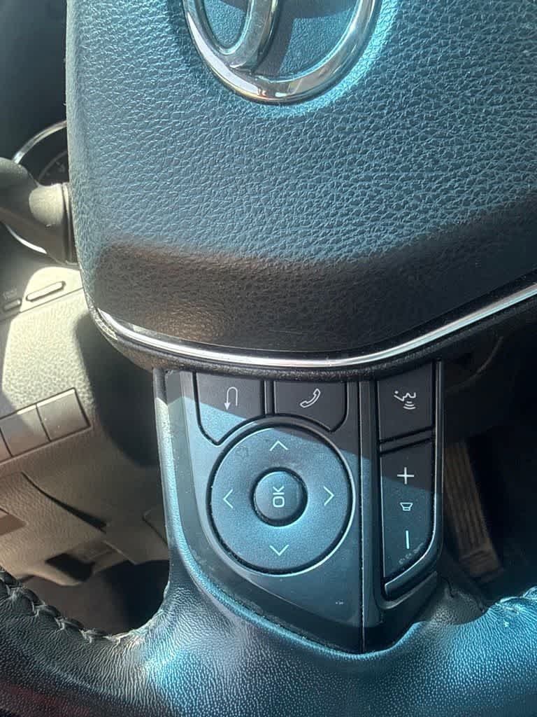 Thumbnail: 2019 Toyota Camry - 11