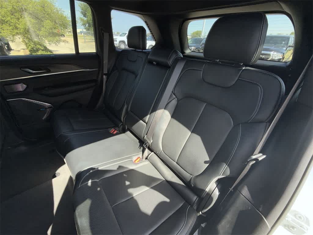 Thumbnail: 2022 Jeep Grand Cherokee - 12