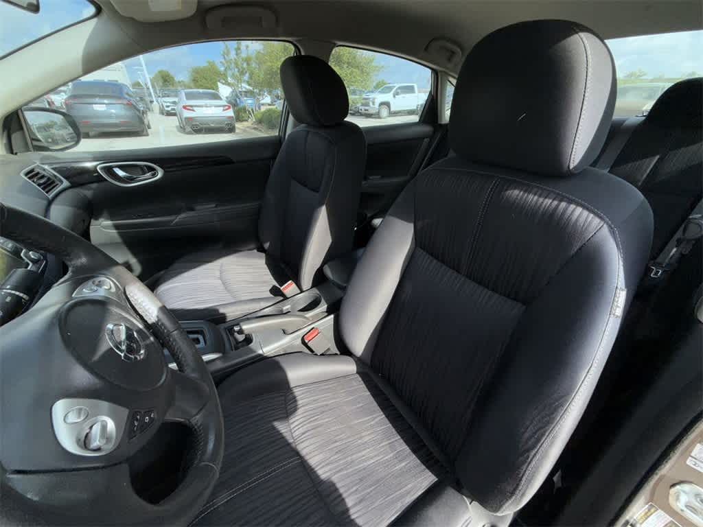 Thumbnail: 2016 Nissan Sentra - 11