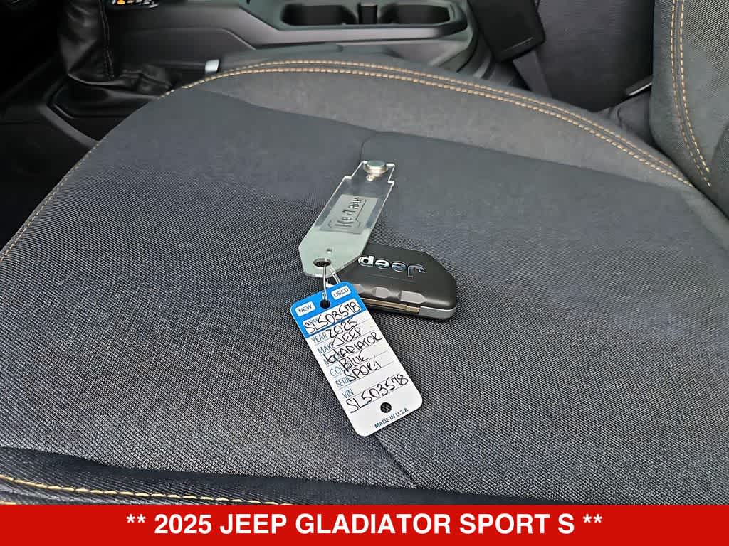 Thumbnail: 2025 Jeep Gladiator - 38