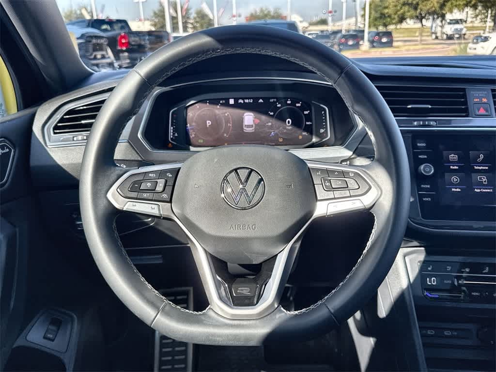 Thumbnail: 2023 Volkswagen Tiguan - 17