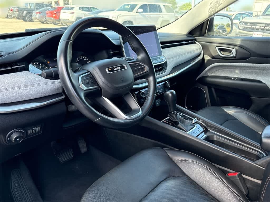 2022 Jeep Compass Latitude Lux photo 2