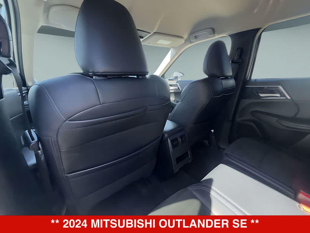 Thumbnail: 2024 Mitsubishi Outlander - 12