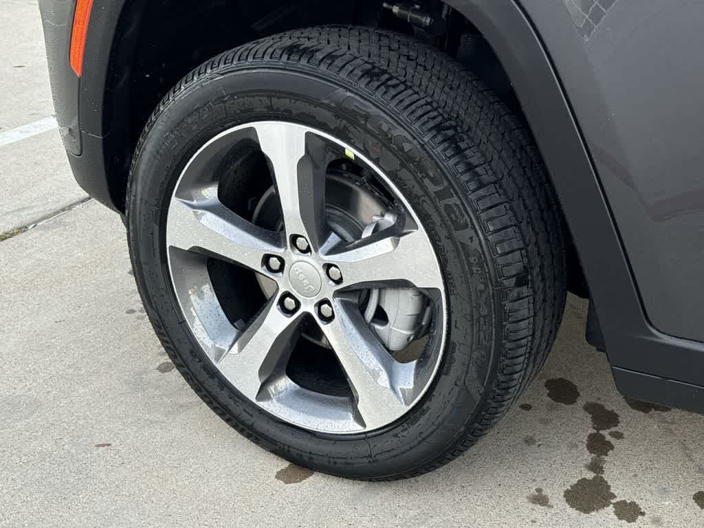 Thumbnail: 2025 Jeep Grand Cherokee - 8