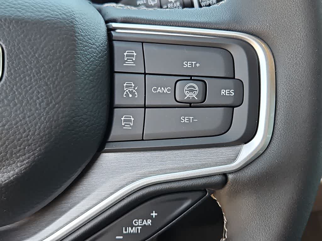 Thumbnail: 2026 Jeep Grand Wagoneer - 24