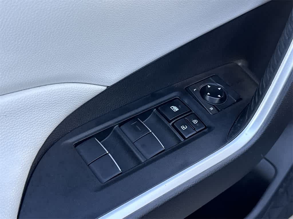 Thumbnail: 2021 Toyota RAV4 - 25