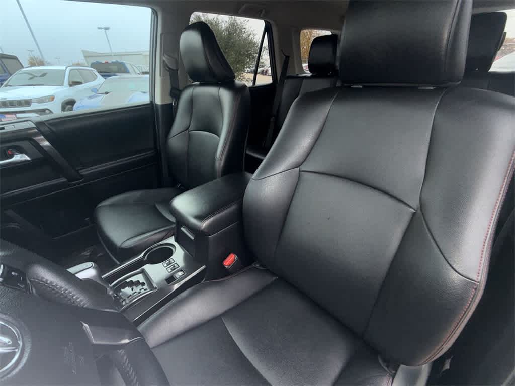 Thumbnail: 2016 Toyota 4Runner - 12