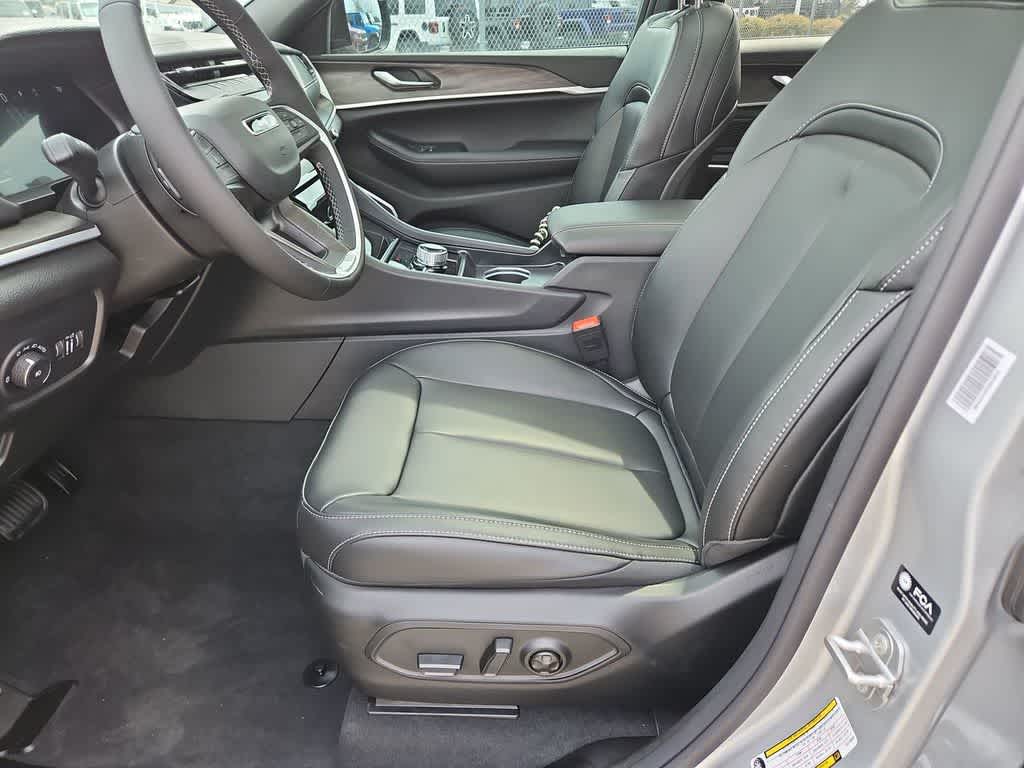 Thumbnail: 2026 Jeep Grand Cherokee - 17