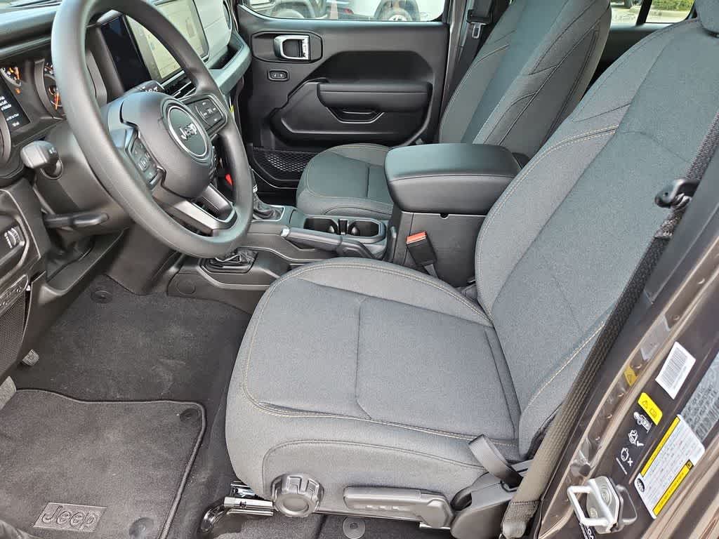 Thumbnail: 2026 Jeep Gladiator - 17