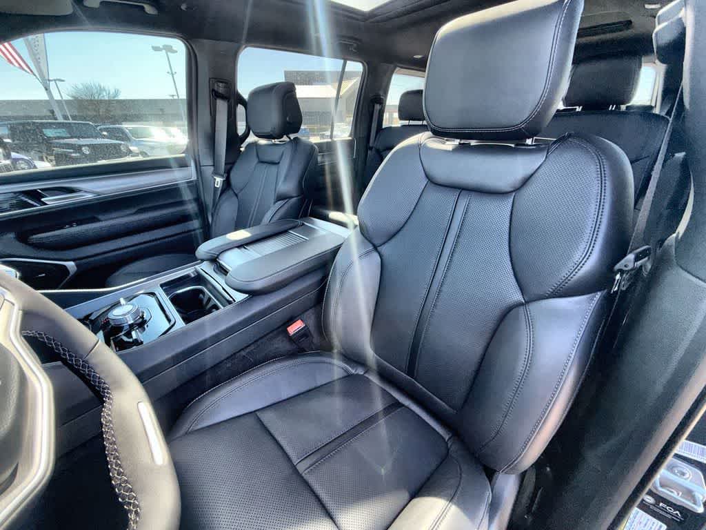 Thumbnail: 2025 Jeep Wagoneer - 11