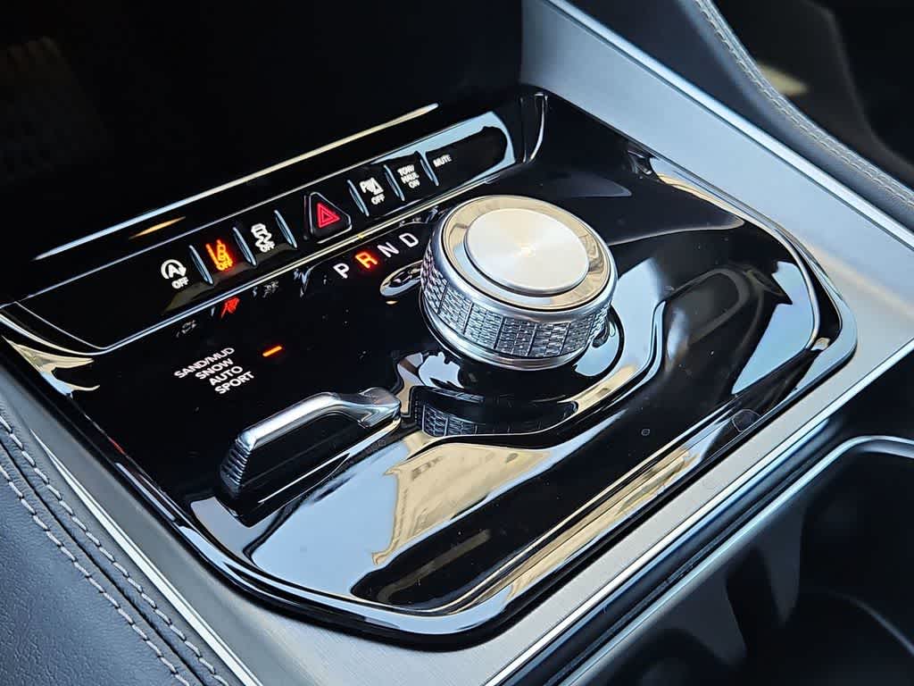 Thumbnail: 2026 Jeep Grand Wagoneer - 31