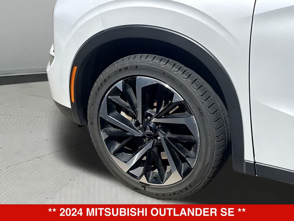 Thumbnail: 2024 Mitsubishi Outlander - 9