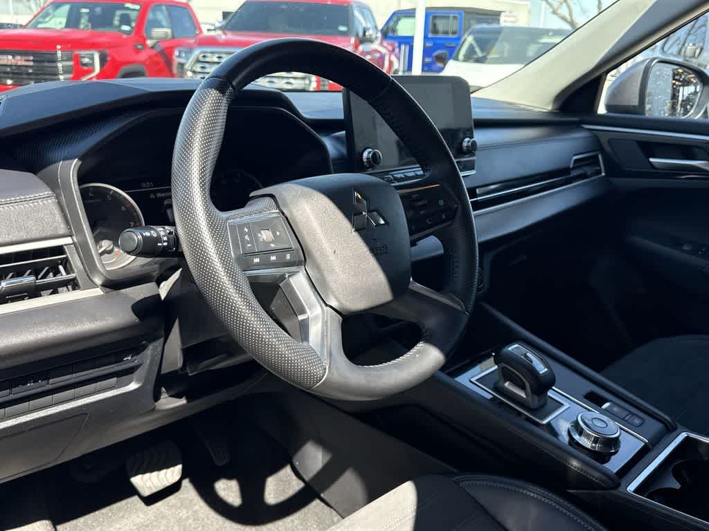 Thumbnail: 2024 Mitsubishi Outlander - 2