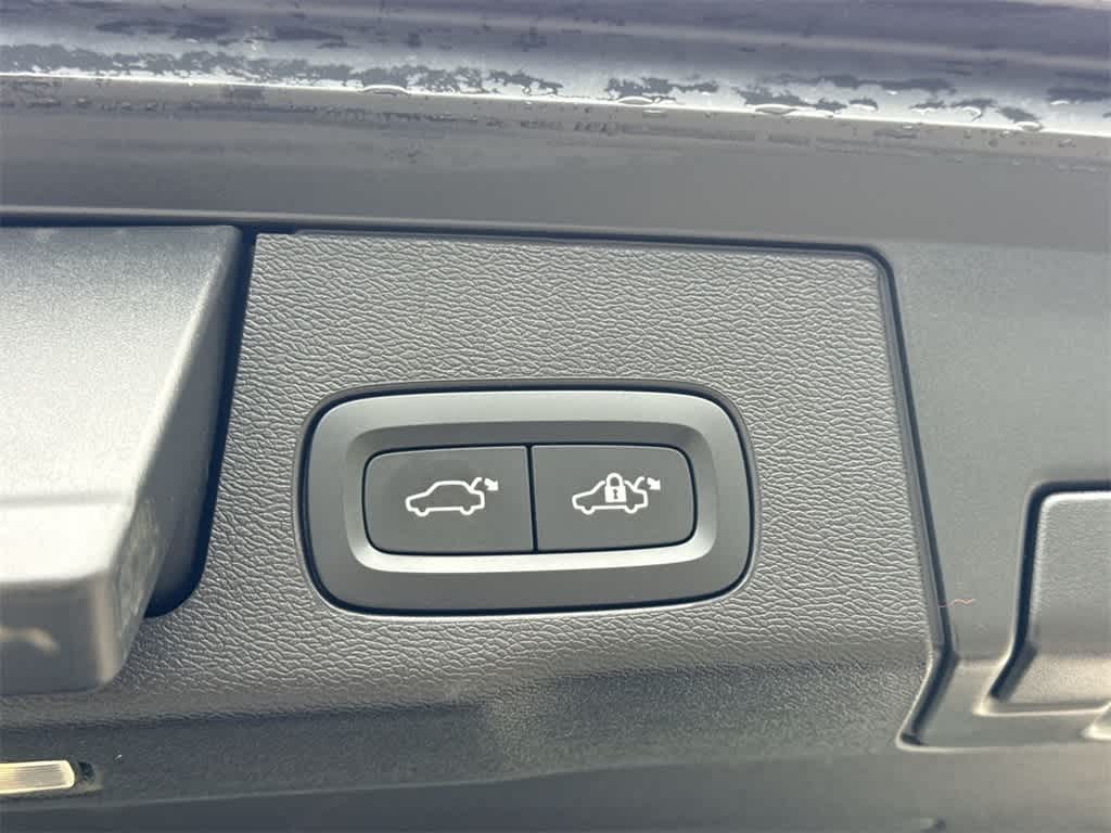 Thumbnail: 2023 Volvo XC60 - 21