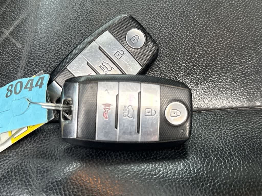 Thumbnail: 2011 Chevrolet Tahoe - 21