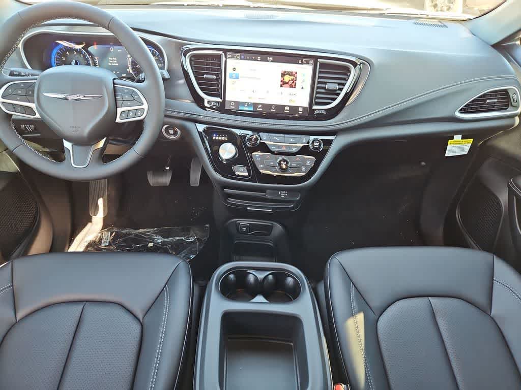 Thumbnail: 2026 Chrysler Pacifica - 16