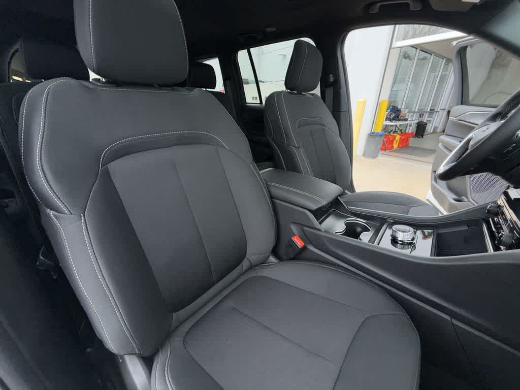 Thumbnail: 2026 Jeep Grand Cherokee - 14