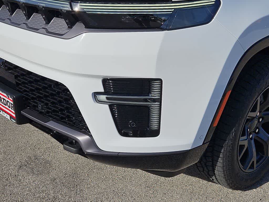 Thumbnail: 2026 Jeep Grand Wagoneer - 10