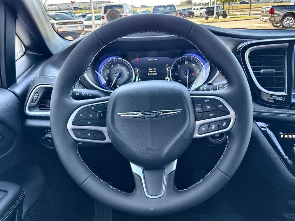 Thumbnail: 2026 Chrysler Pacifica - 20