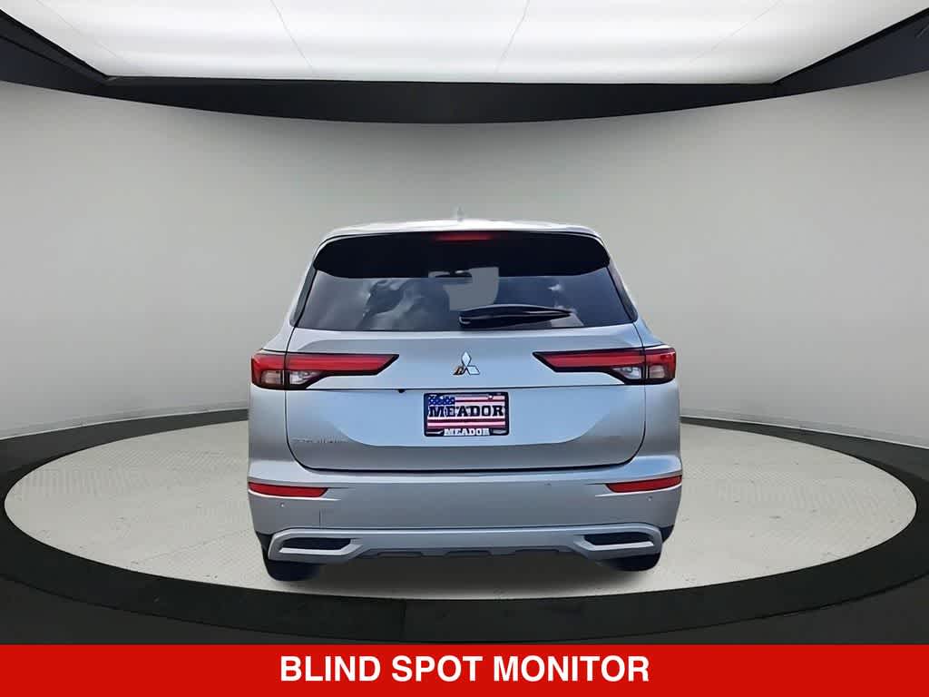 Thumbnail: 2024 Mitsubishi Outlander - 7