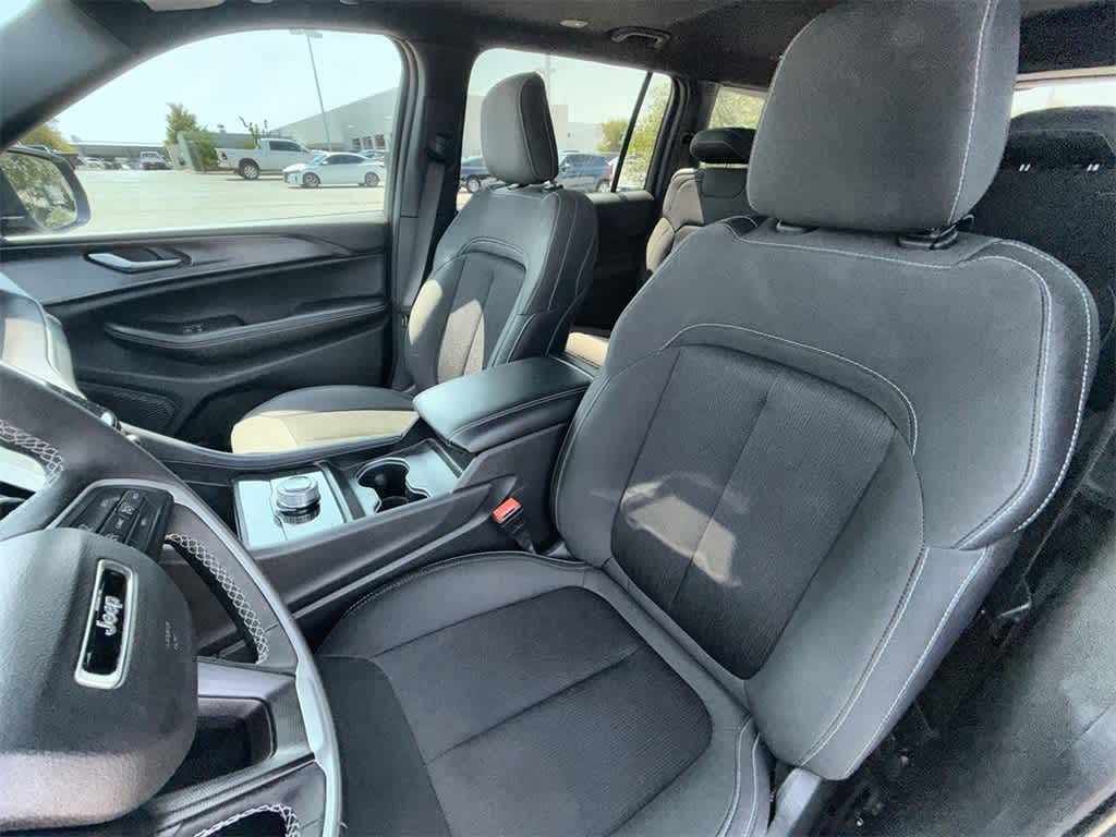 Thumbnail: 2024 Jeep Grand Cherokee L - 10
