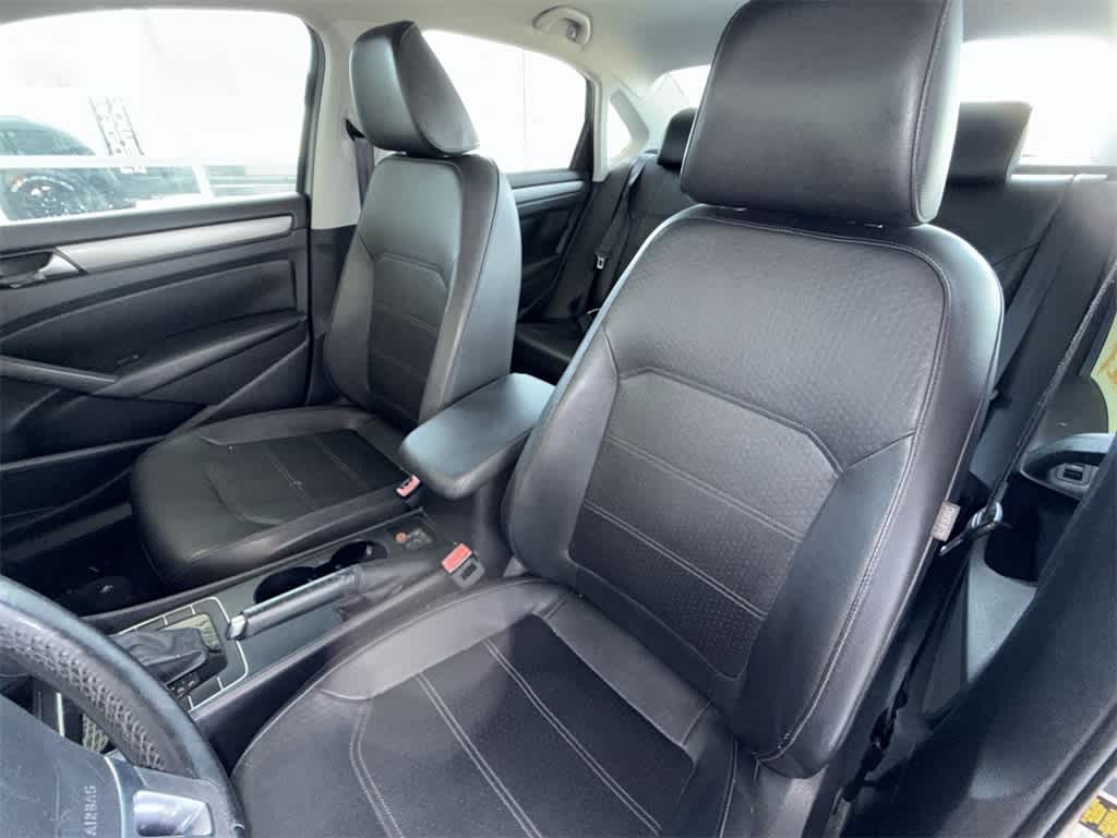 Thumbnail: 2015 Volkswagen Passat - 10