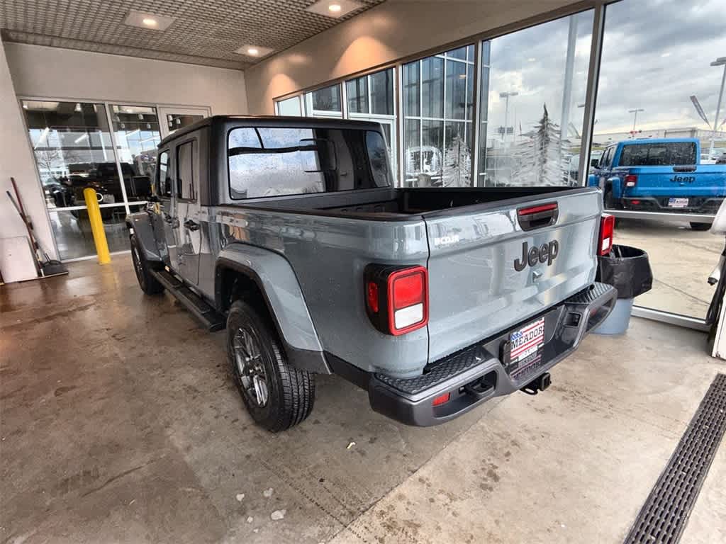 Thumbnail: 2025 Jeep Gladiator - 4