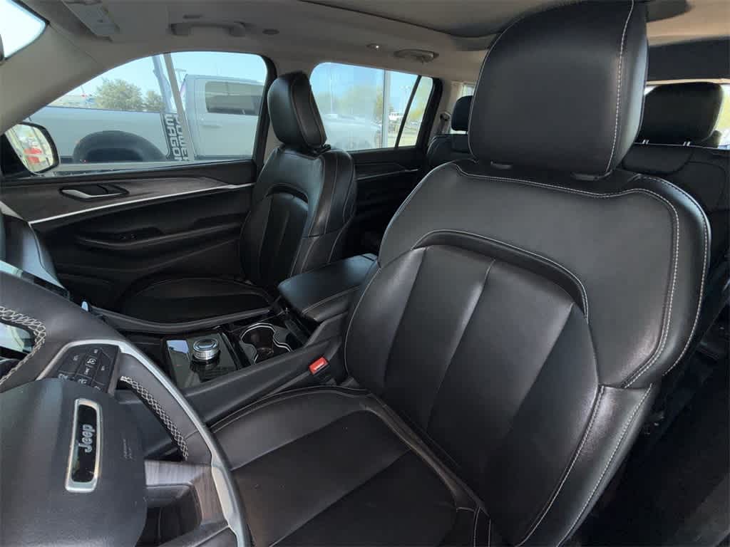 Thumbnail: 2023 Jeep Grand Cherokee - 10