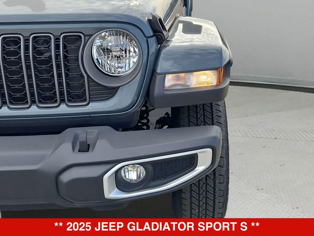 Thumbnail: 2025 Jeep Gladiator - 11