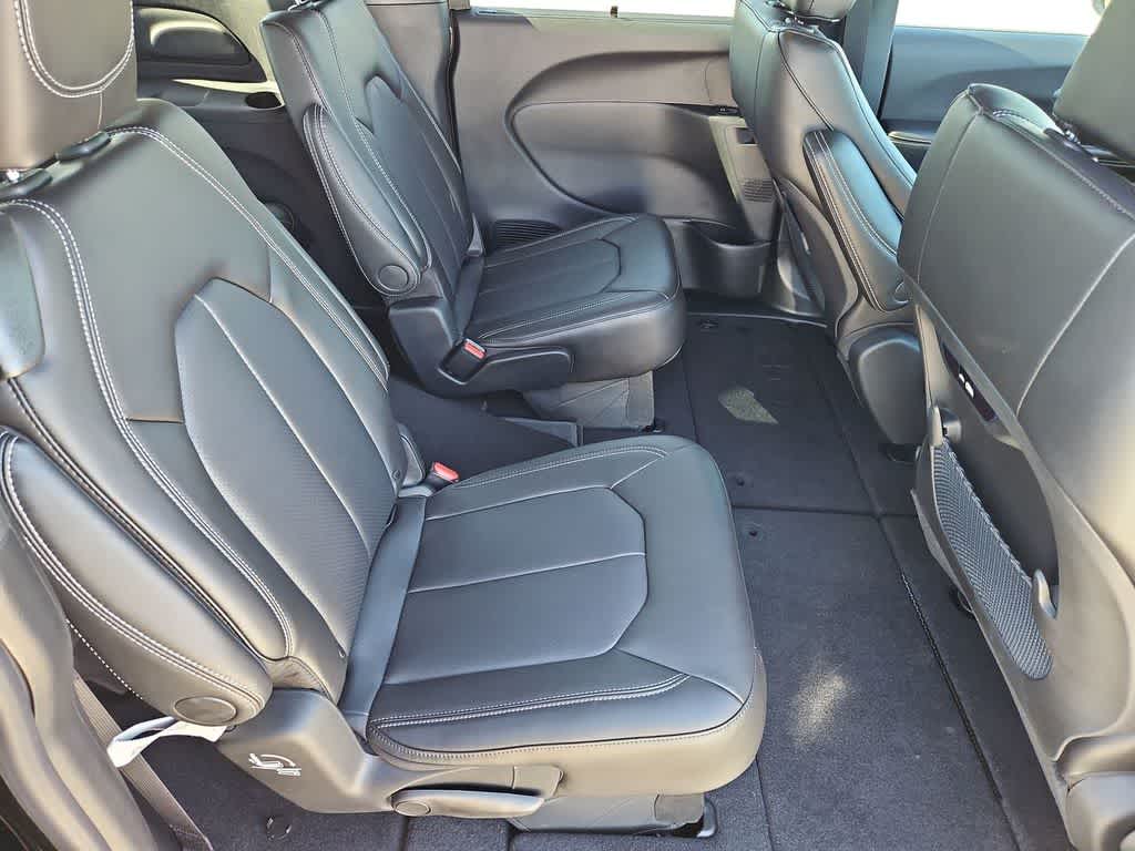 Thumbnail: 2026 Chrysler Pacifica - 21