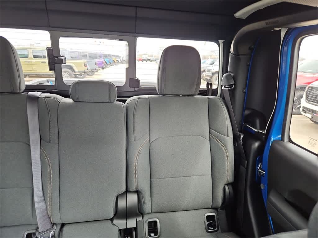 Thumbnail: 2025 Jeep Gladiator - 14