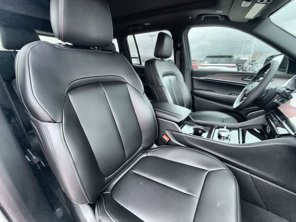 Thumbnail: 2026 Jeep Grand Cherokee - 14