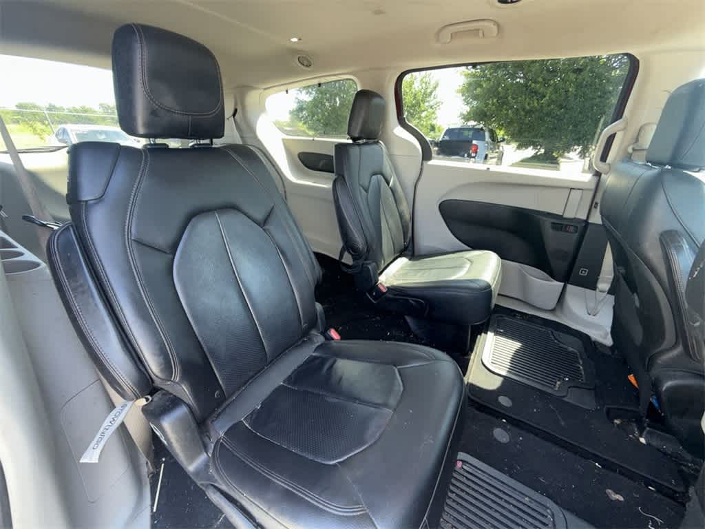 Thumbnail: 2018 Chrysler Pacifica - 16