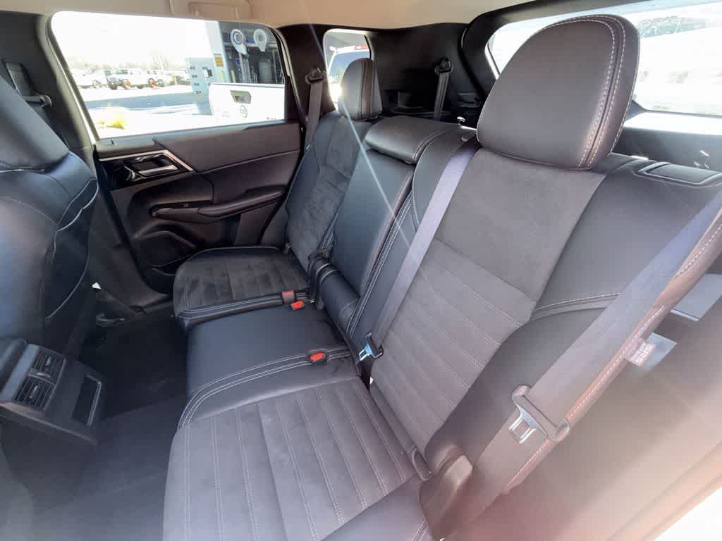 Thumbnail: 2024 Mitsubishi Outlander - 10