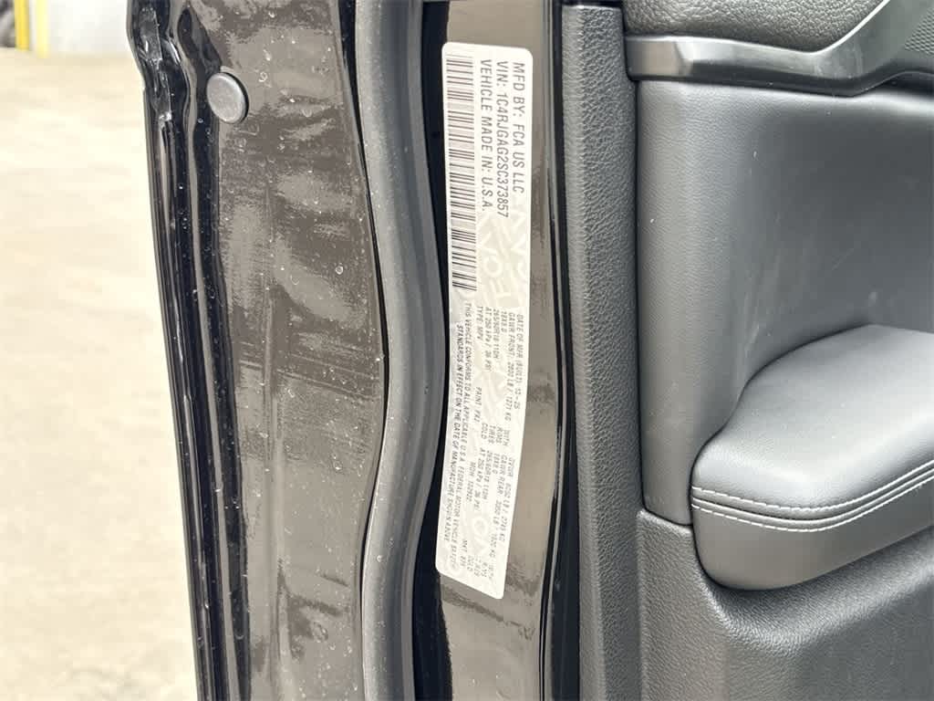 Thumbnail: 2025 Jeep Grand Cherokee - 25