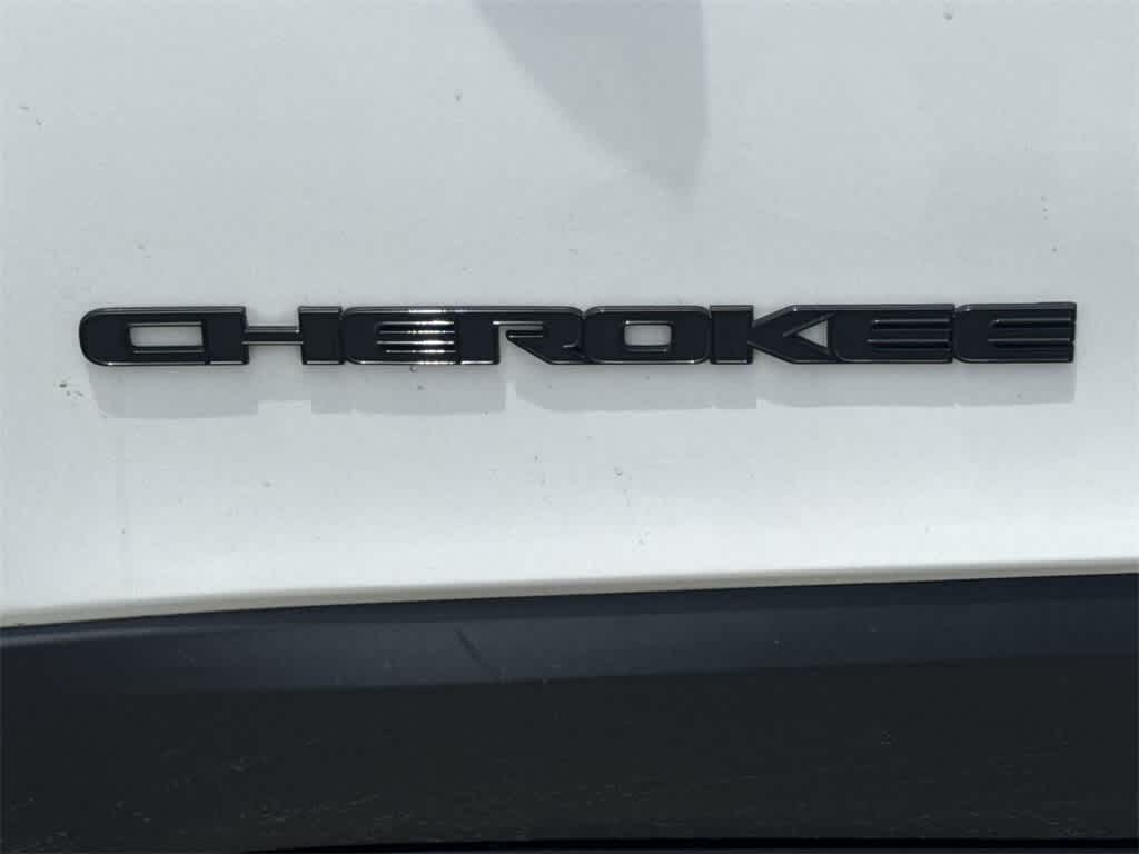 Thumbnail: 2023 Jeep Cherokee - 8