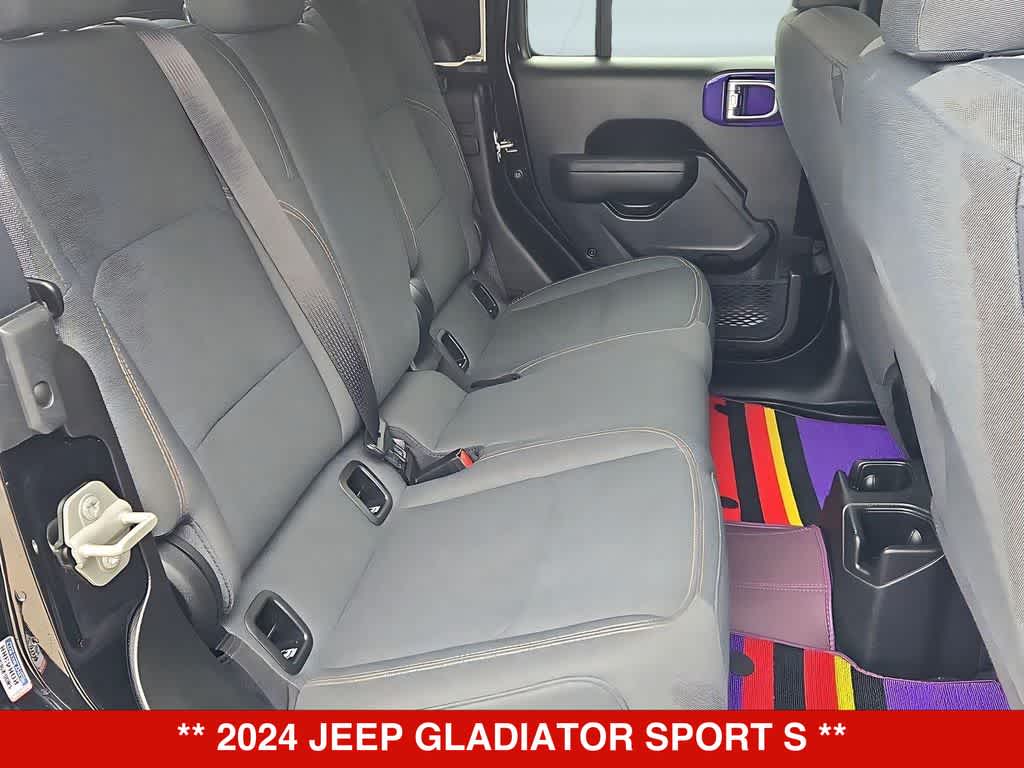 Thumbnail: 2024 Jeep Gladiator - 21