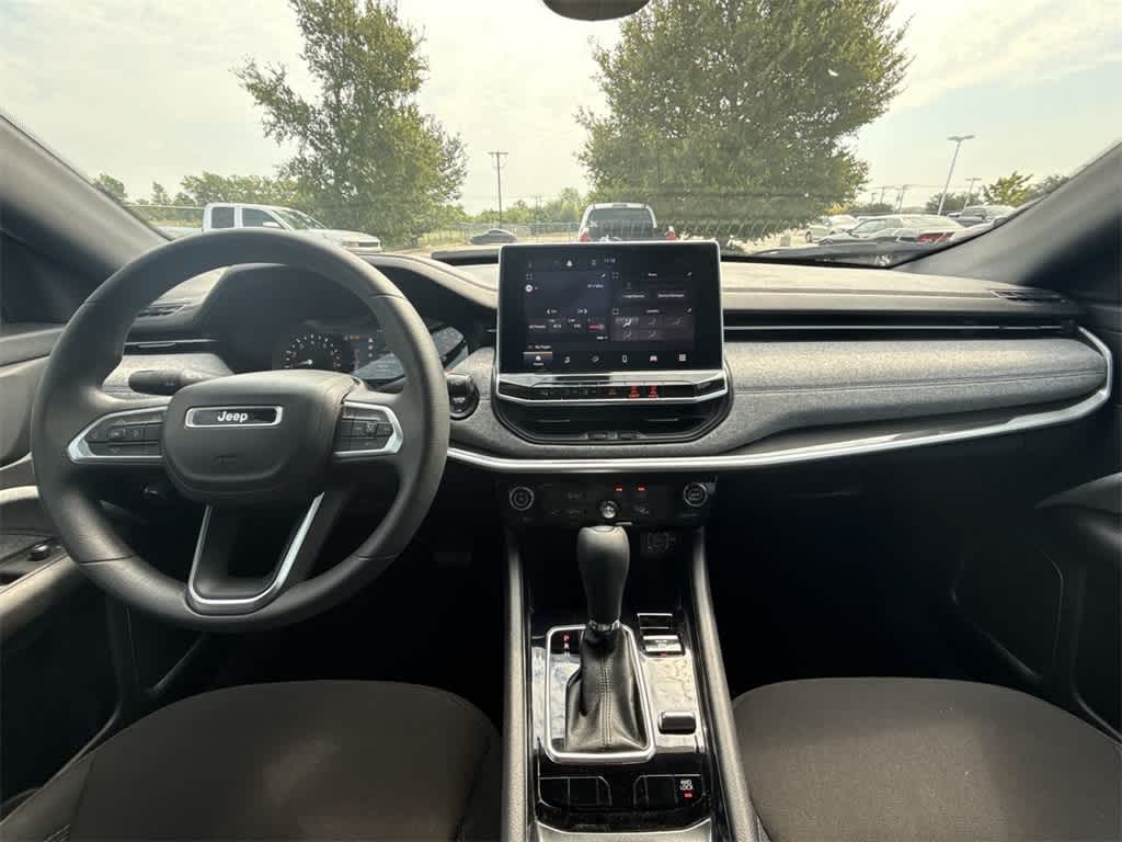 Thumbnail: 2023 Jeep Compass - 15