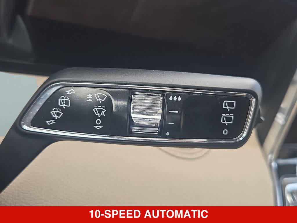 Thumbnail: 2021 Lincoln Navigator - 25